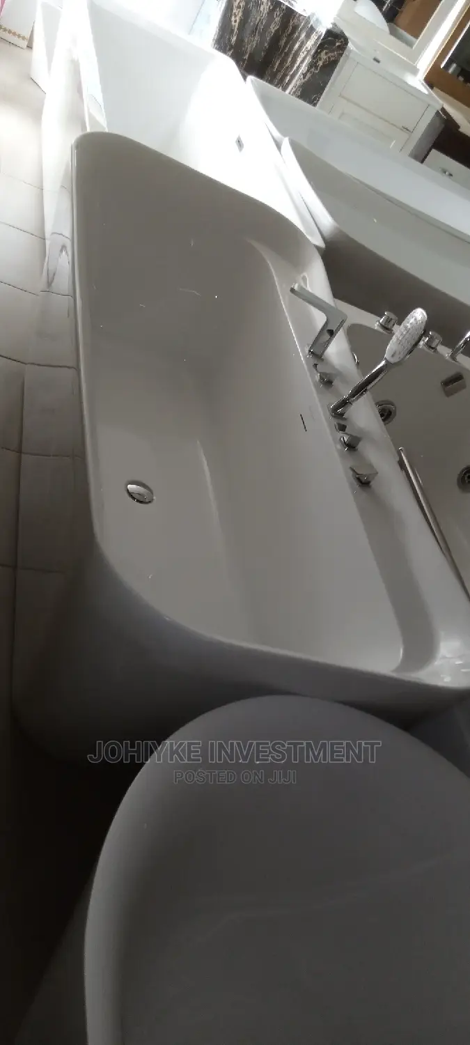 High Quality Executive Stand Alone Bathtub With Mixer