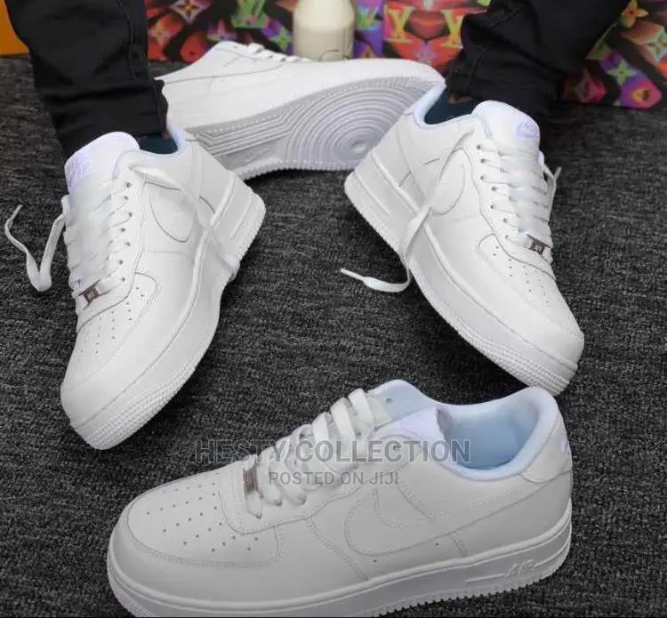 White Nike Airforce Sneakers