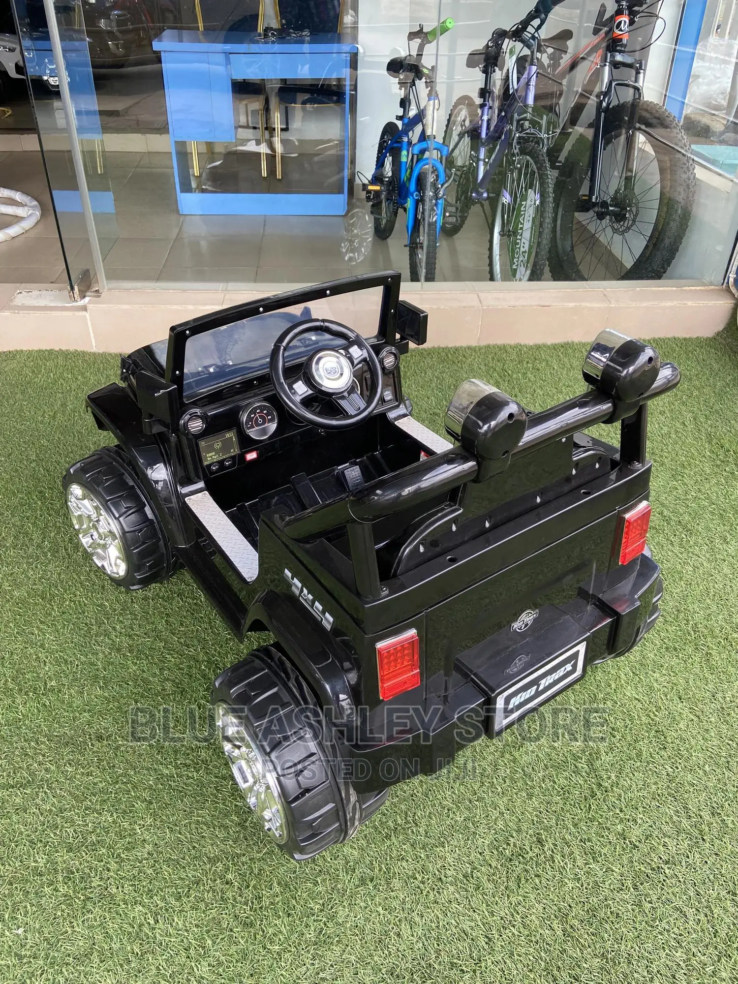 Kid Trax Fun Chaser 6V Battery Powered Ride-On