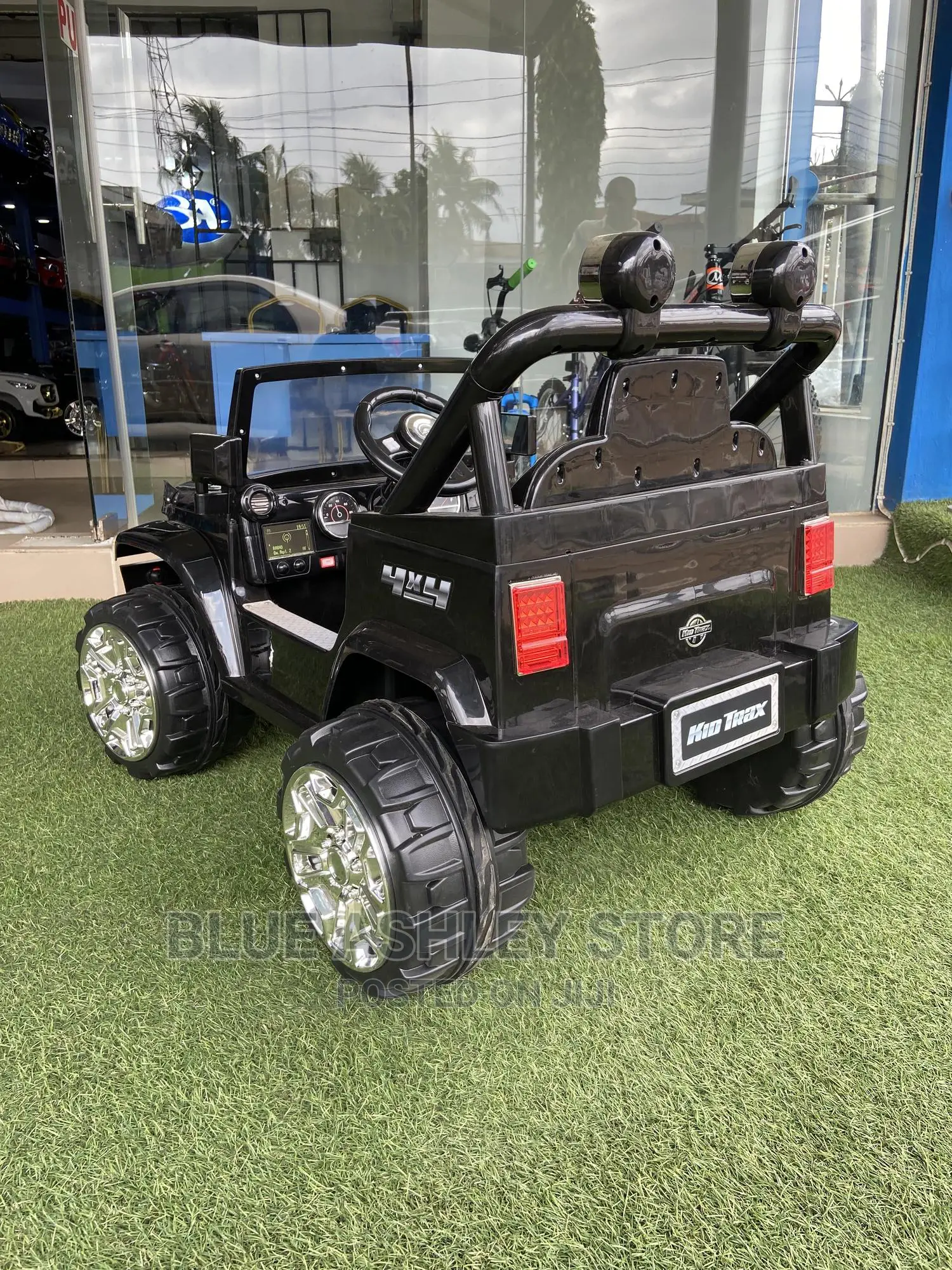 Kid Trax Fun Chaser 6V Battery Powered Ride-On