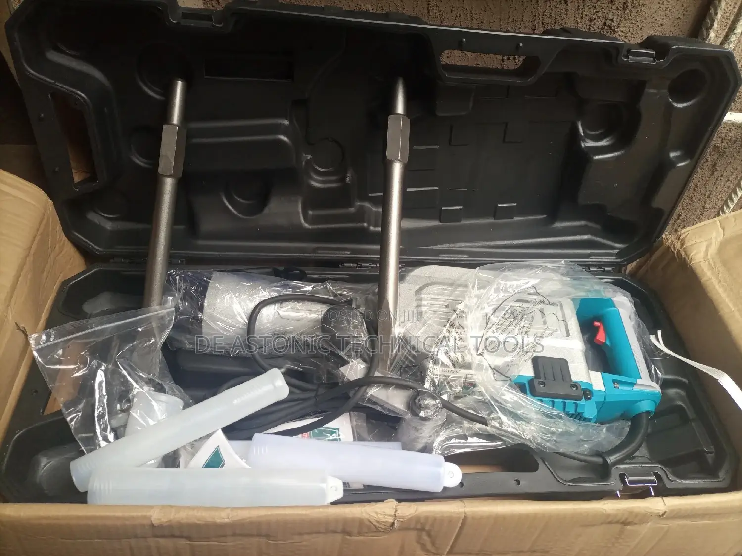 1700w Total Demolition Breaker