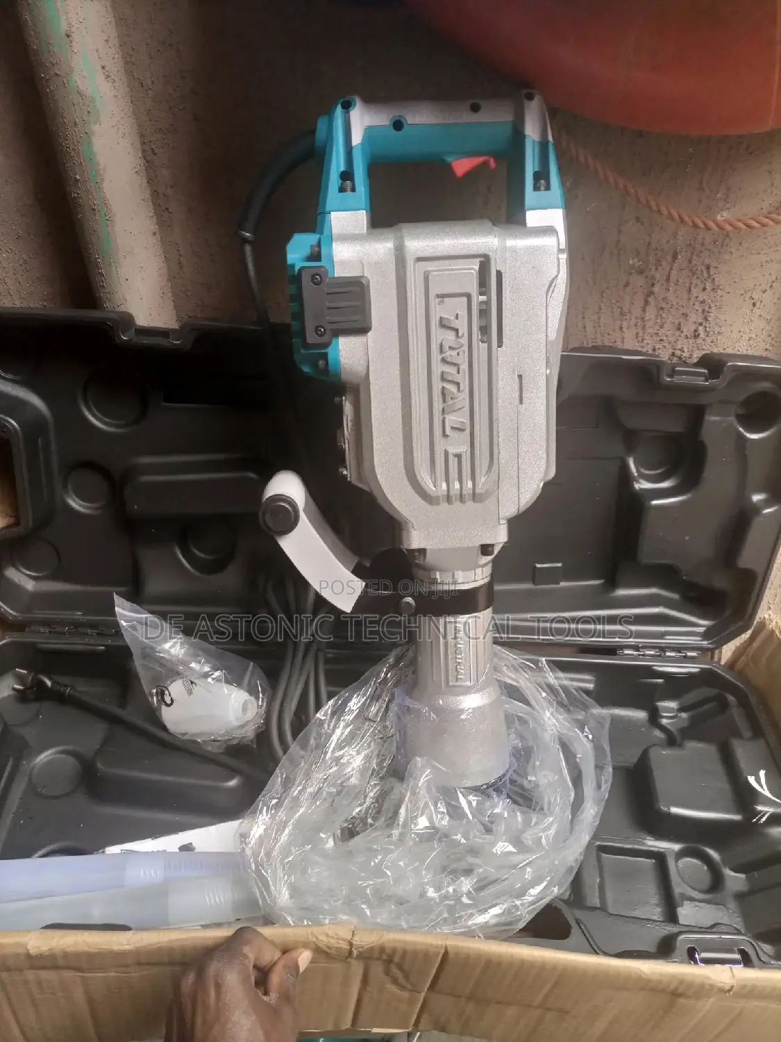 1700w Total Demolition Breaker