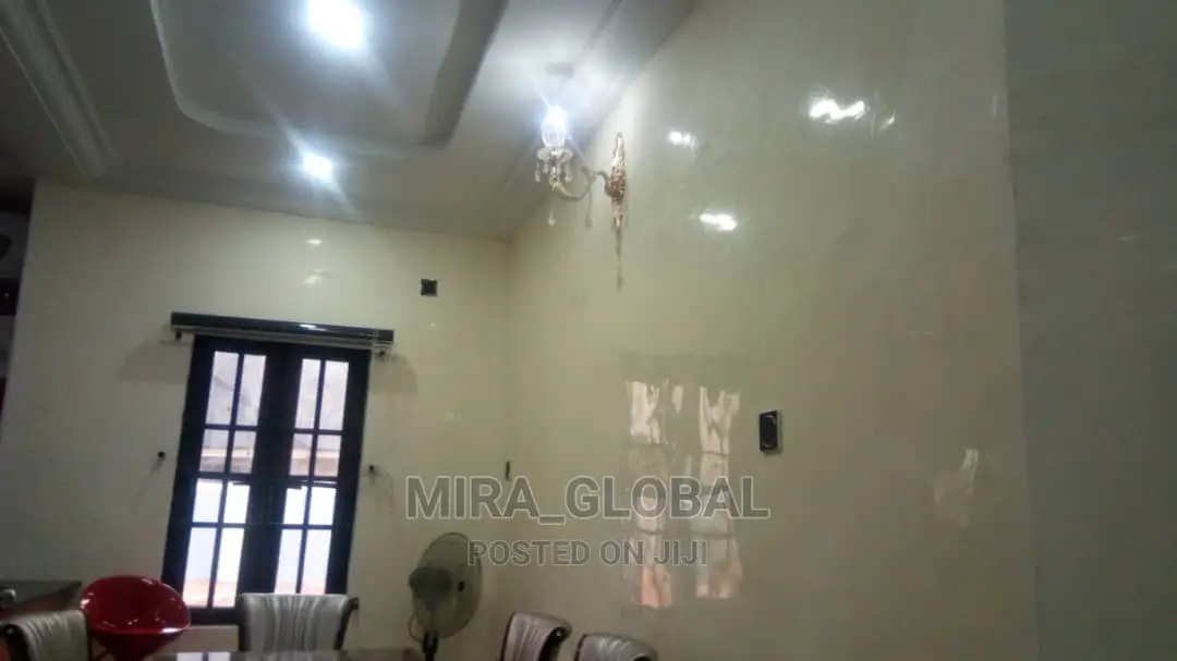 Stucco Paint and Screeding