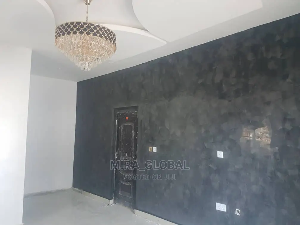 Stucco Paint and Screeding