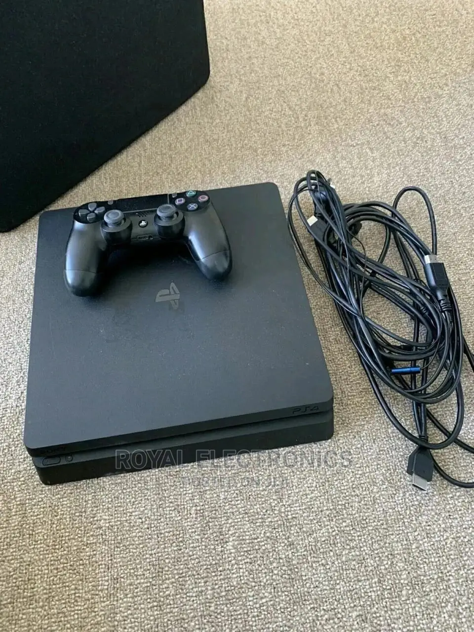 Ps4 Game Slim1tb With Wireless Pad And And All Accessories