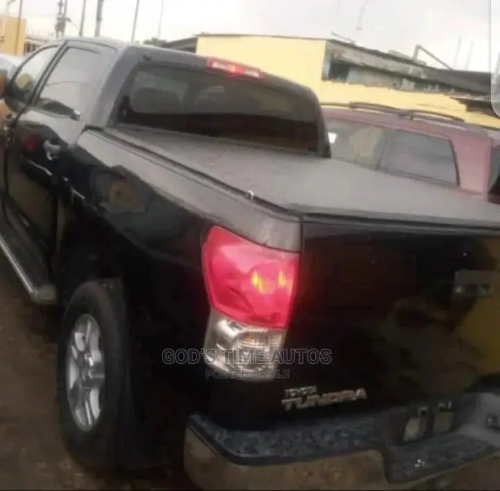 Toyota Tundra V8 3ur