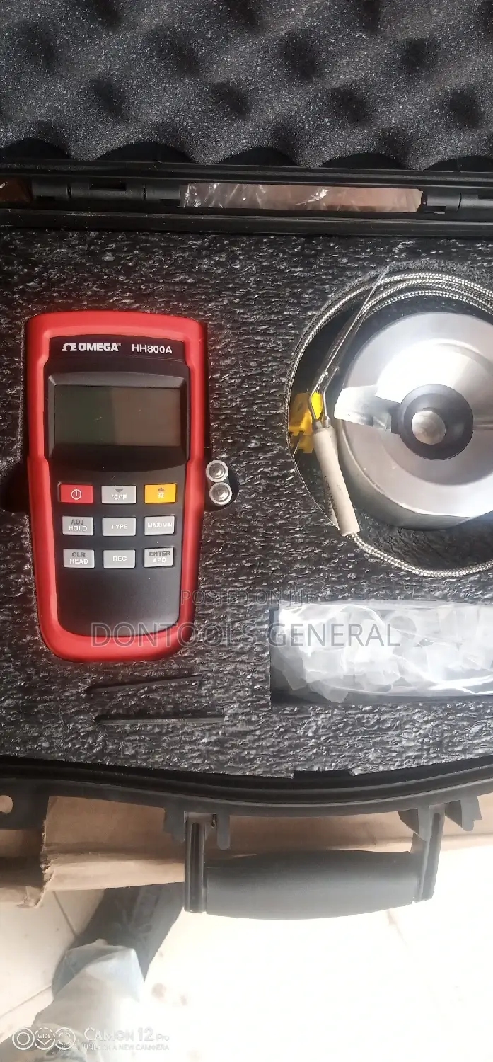 Omega HH800A Handheld Thermocouple Thermometer ME1408