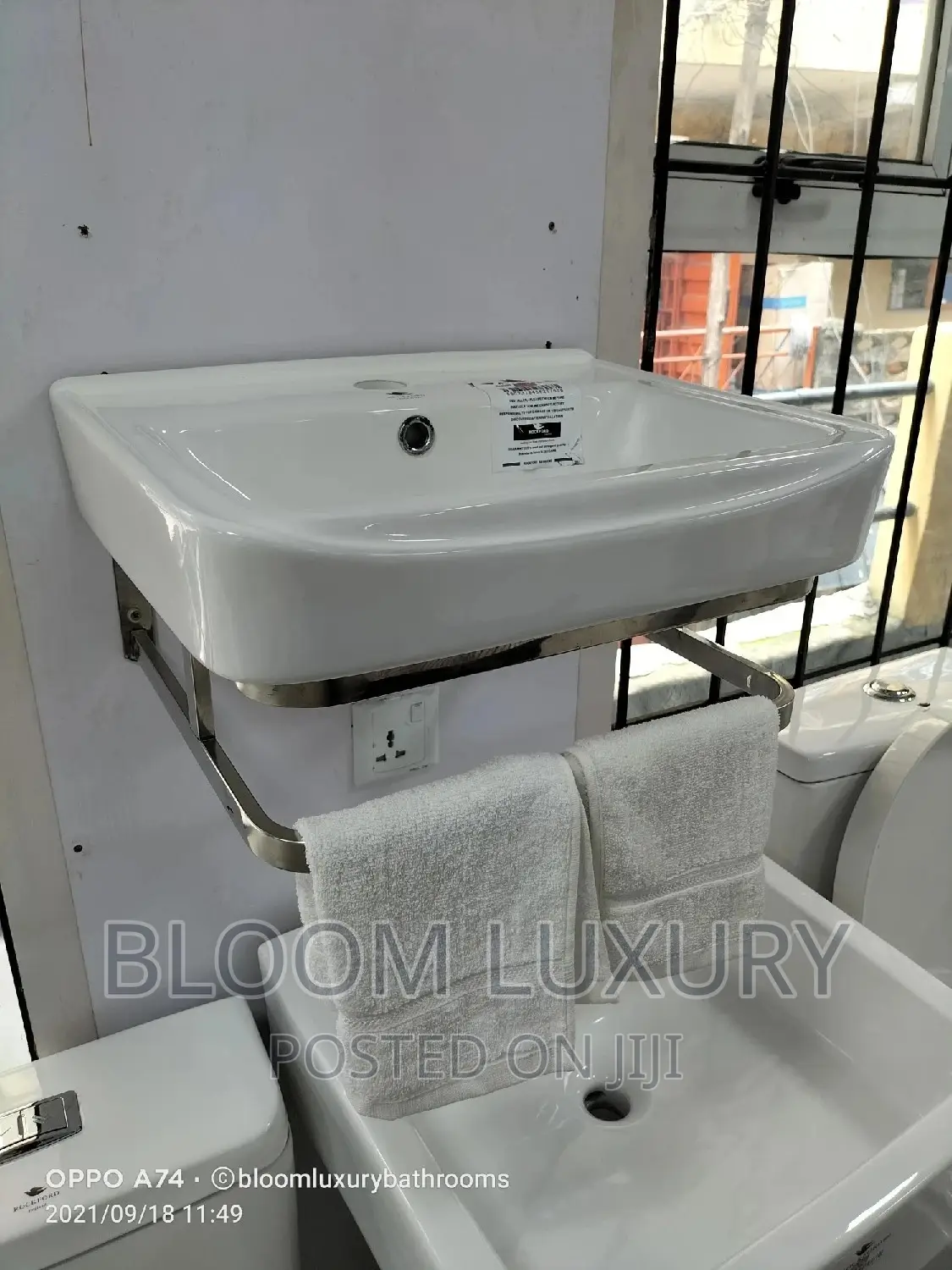 Wall Hung Wash Hand Basin With Towel Hanger