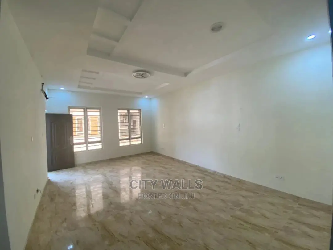 4bdrm Townhouse/Terrace in Lekki for Sale