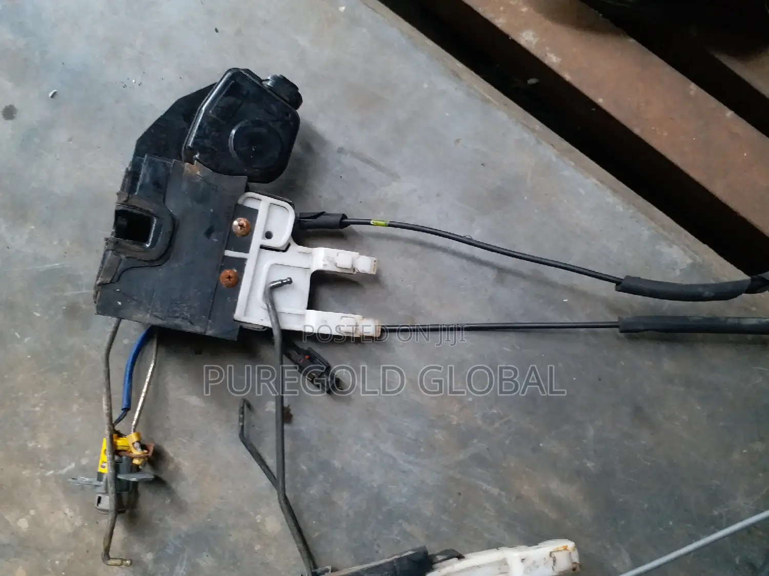 Door Latch (Catcher) for Hyundai Santafe 04