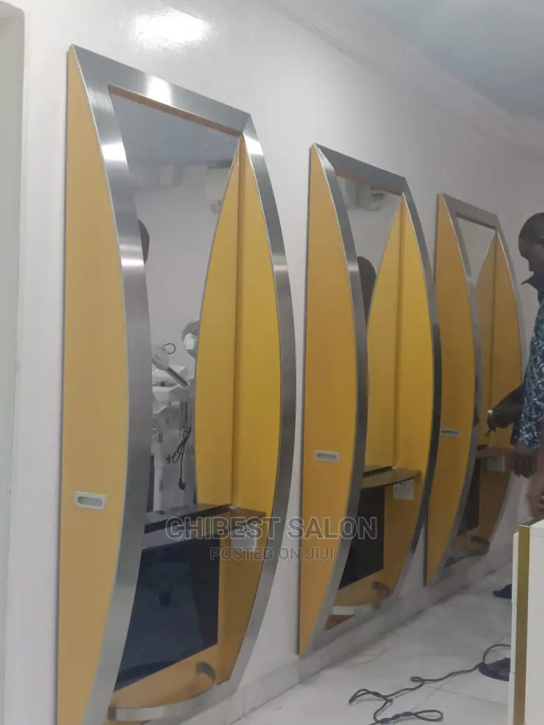 Set of Mirrors Without Chairs