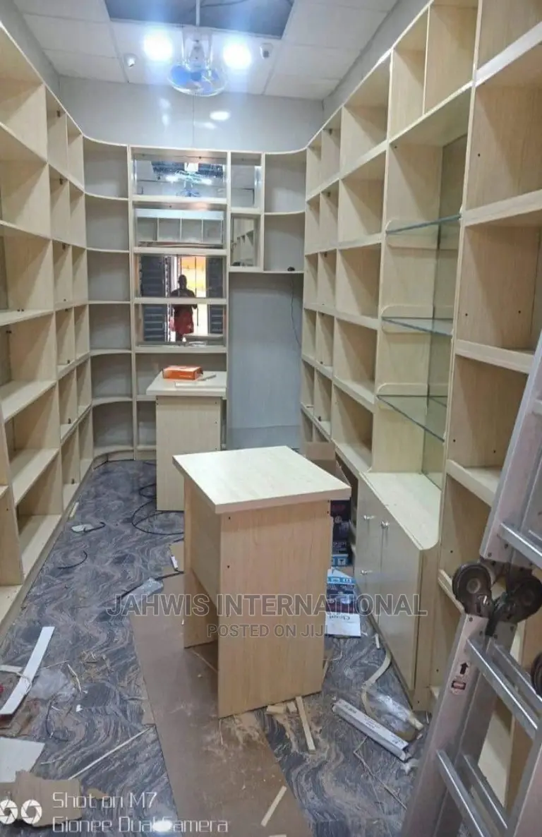 Hospital,Stores,Mall,Superstores Showcasing Rack/Shelves