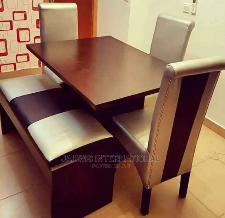 Beautifully Built 4 Sitters Dining Table With Puff