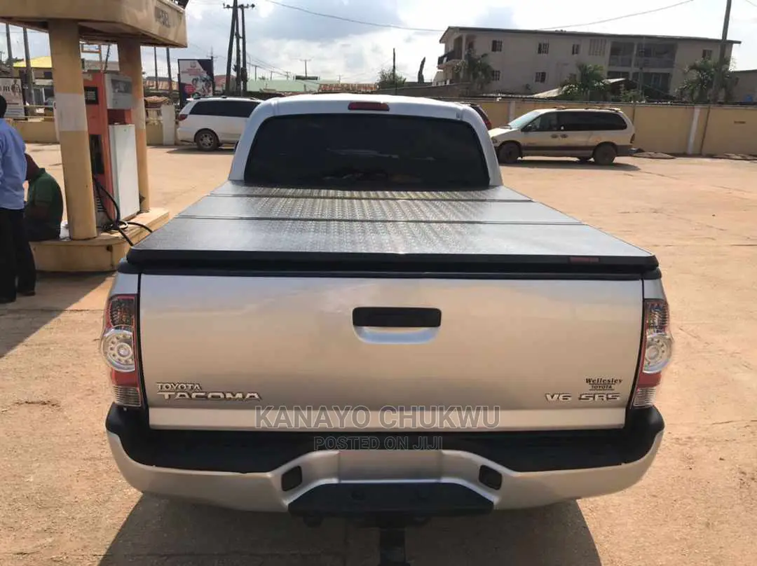 Boot Cover Fiber Tacoma 06
