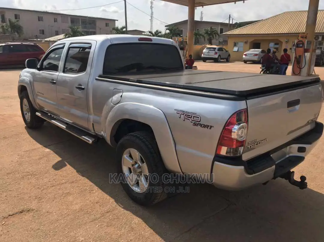Boot Cover Fiber Tacoma 06