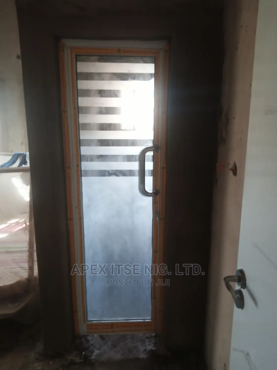 04 Toilet Door