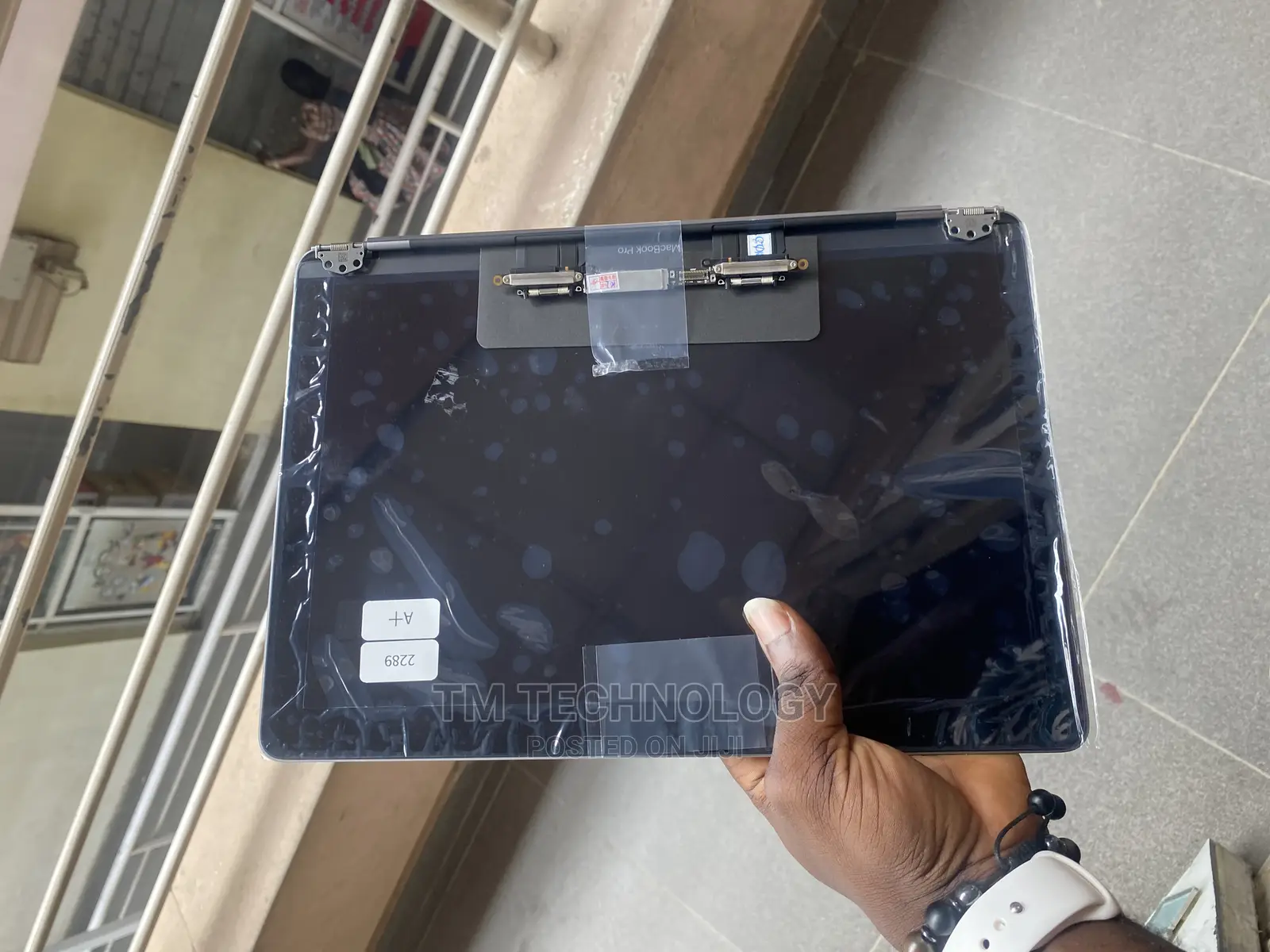 Macbook Pro 2020 Screen