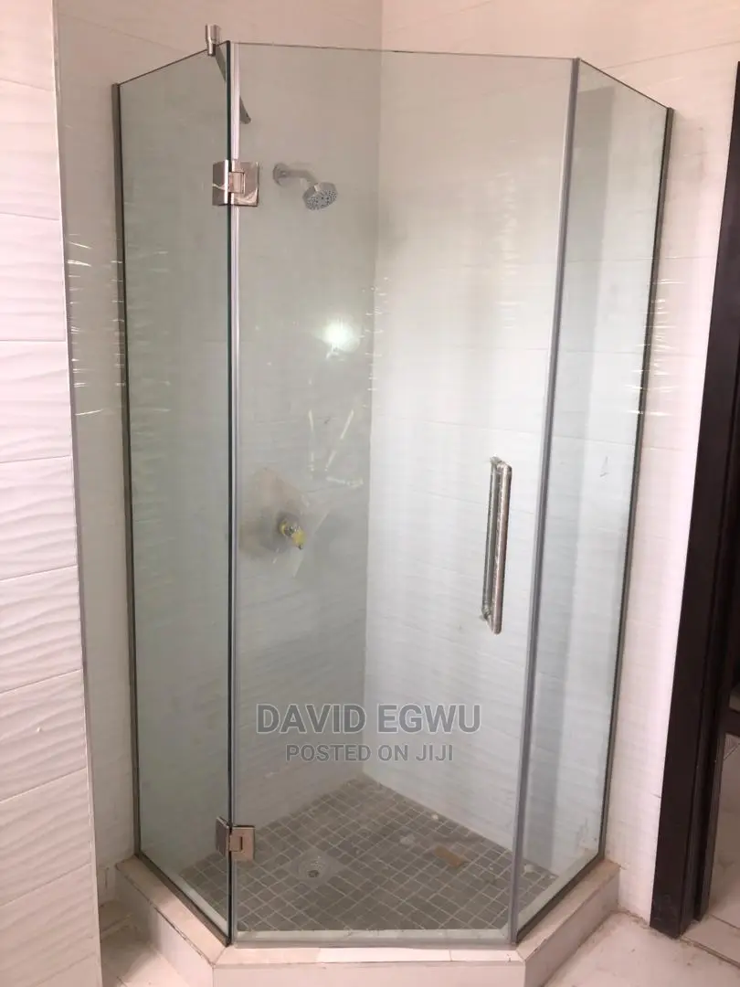 Slidibg Shower Cubicle