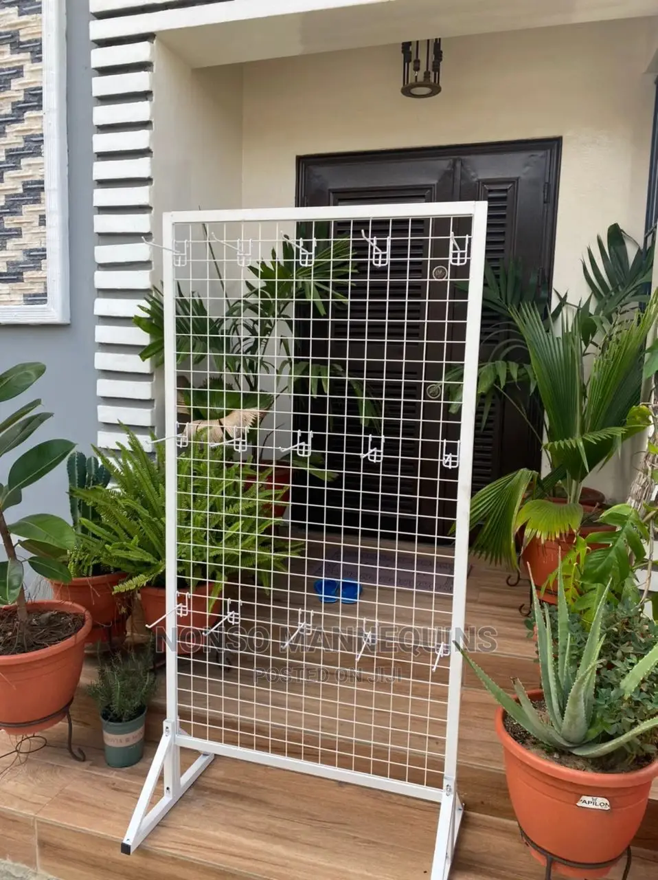 Grid Net for Displaying Kids Clothes