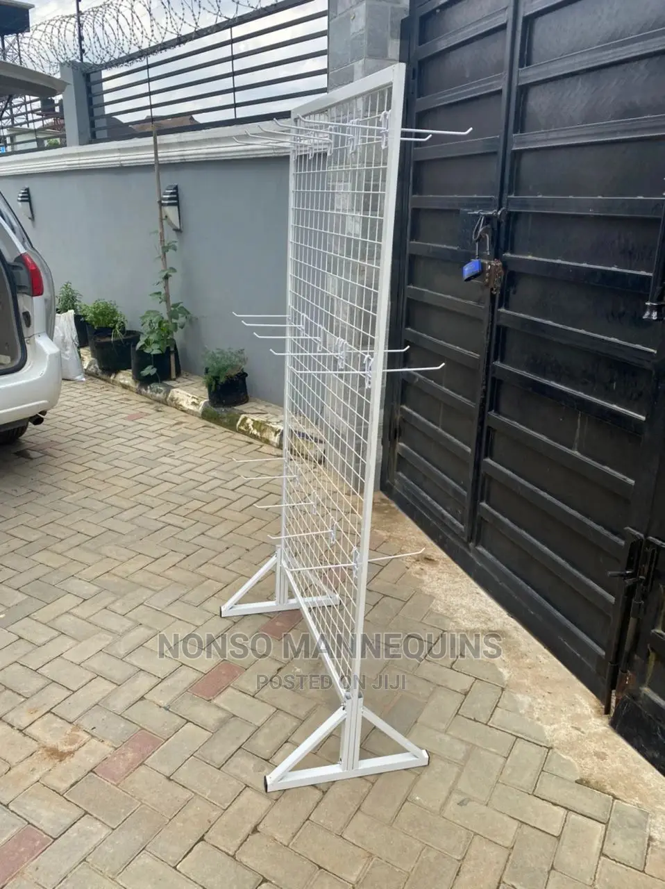 Grid Net for Displaying Kids Clothes