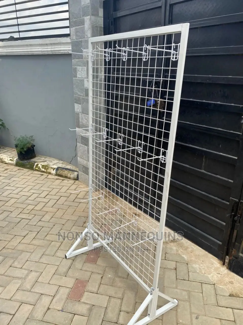 Grid Net for Displaying Kids Clothes