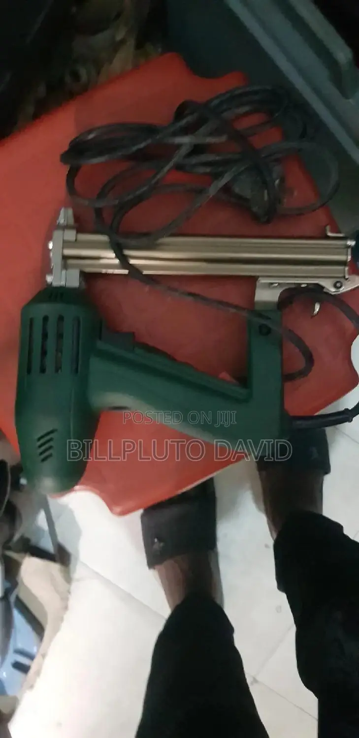 Handling Nailing Gun