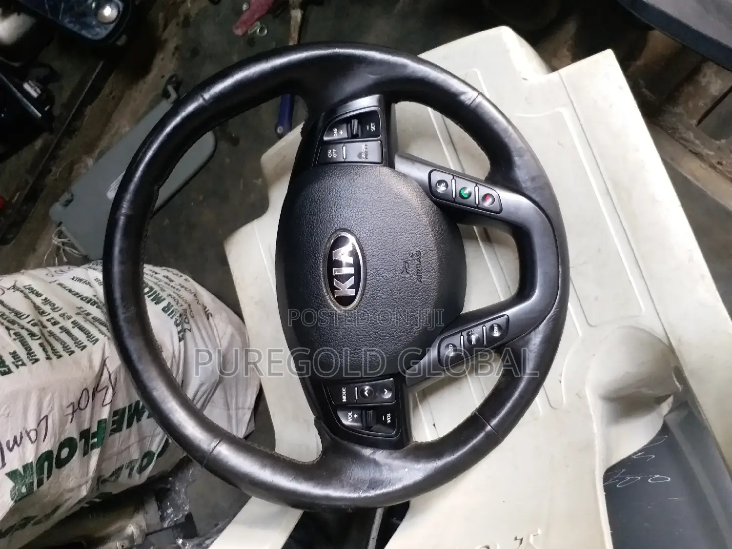 Optima Kia Steering Wheel and Airbag 2012