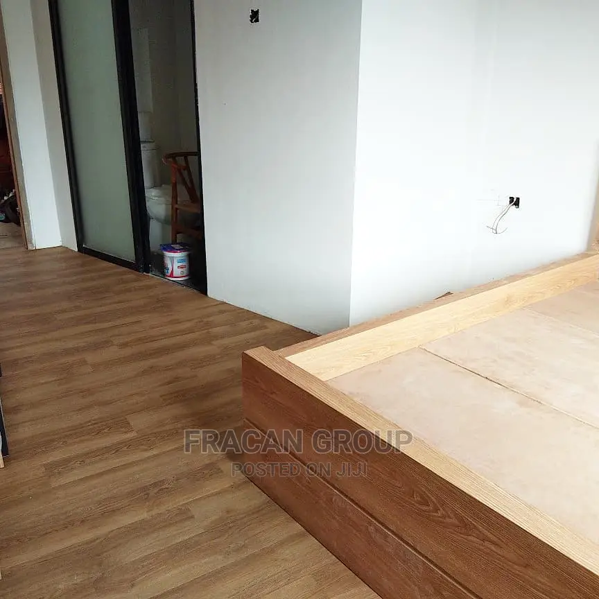 Hybrid Vinyl PVC Flooring. Water Resistant