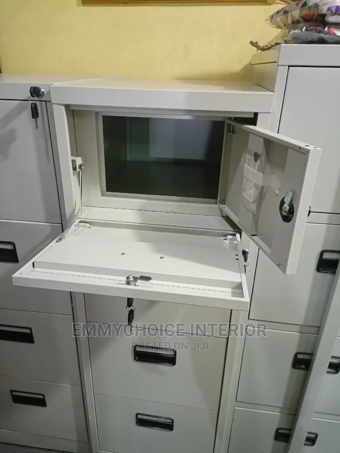4drawer File Cabinet With Inbuld Safe