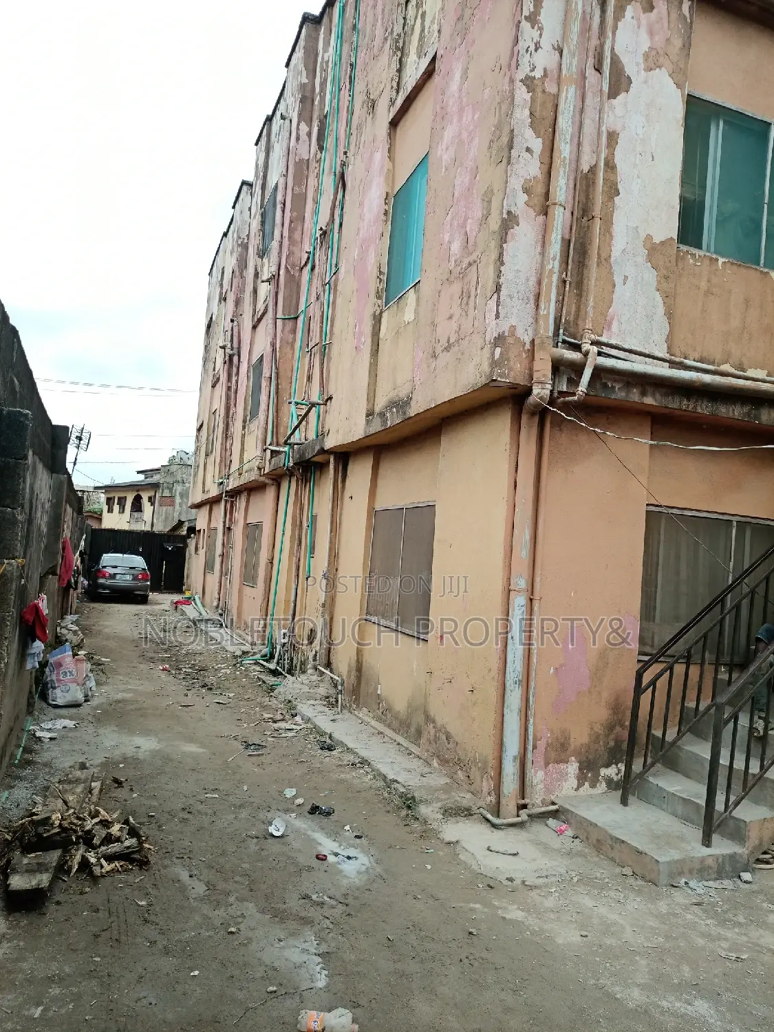 2bdrm Block of Flats in Custom Bus Stop for sale