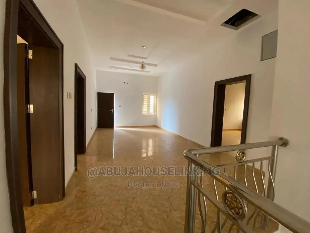 5bdrm Duplex in Efab Metropolis for sale