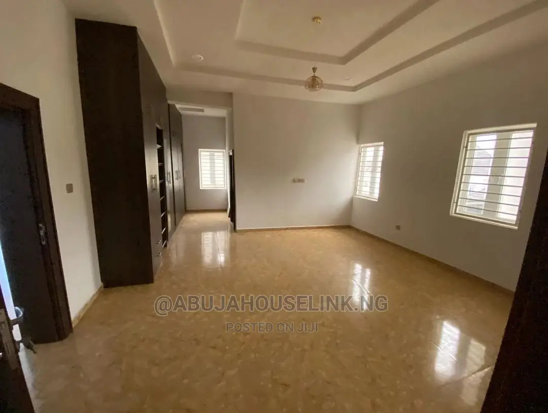 5bdrm Duplex in Efab Metropolis for sale