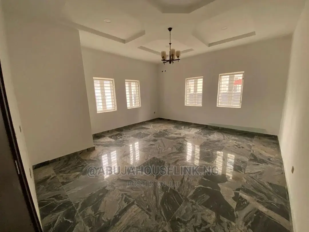 5bdrm Duplex in Efab Metropolis for sale