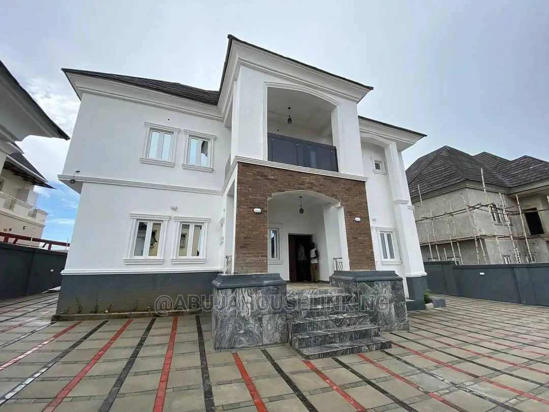 5bdrm Duplex in Efab Metropolis for sale