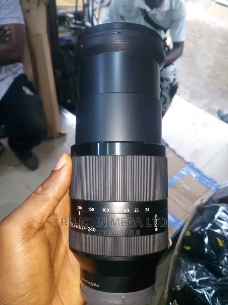 Sony FE 24-240mm F/3.5-6.3 OSS Lens
