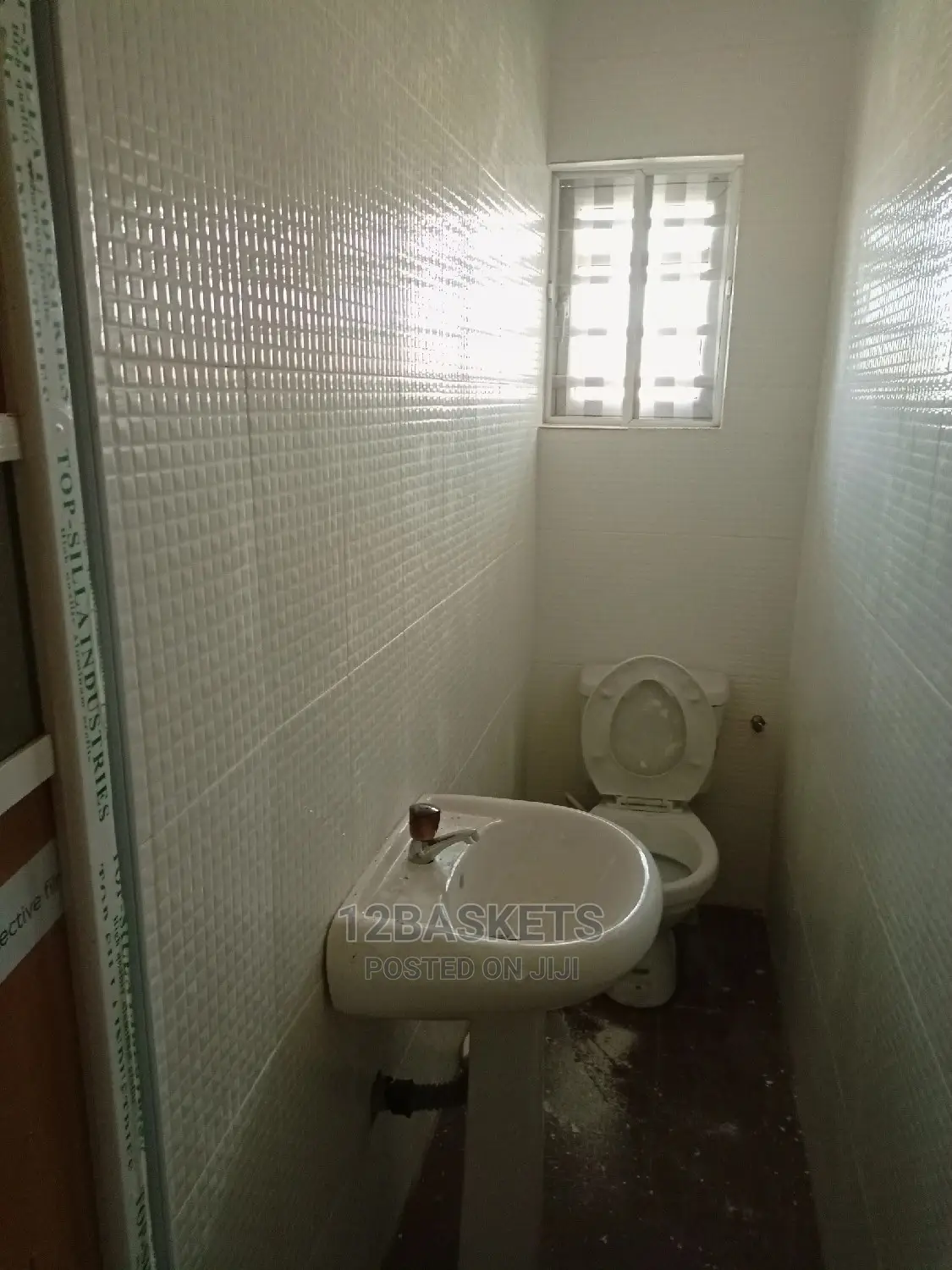 Furnished 3bdrm Apartment in Olawaiye Estate, Magodo Isheri for rent