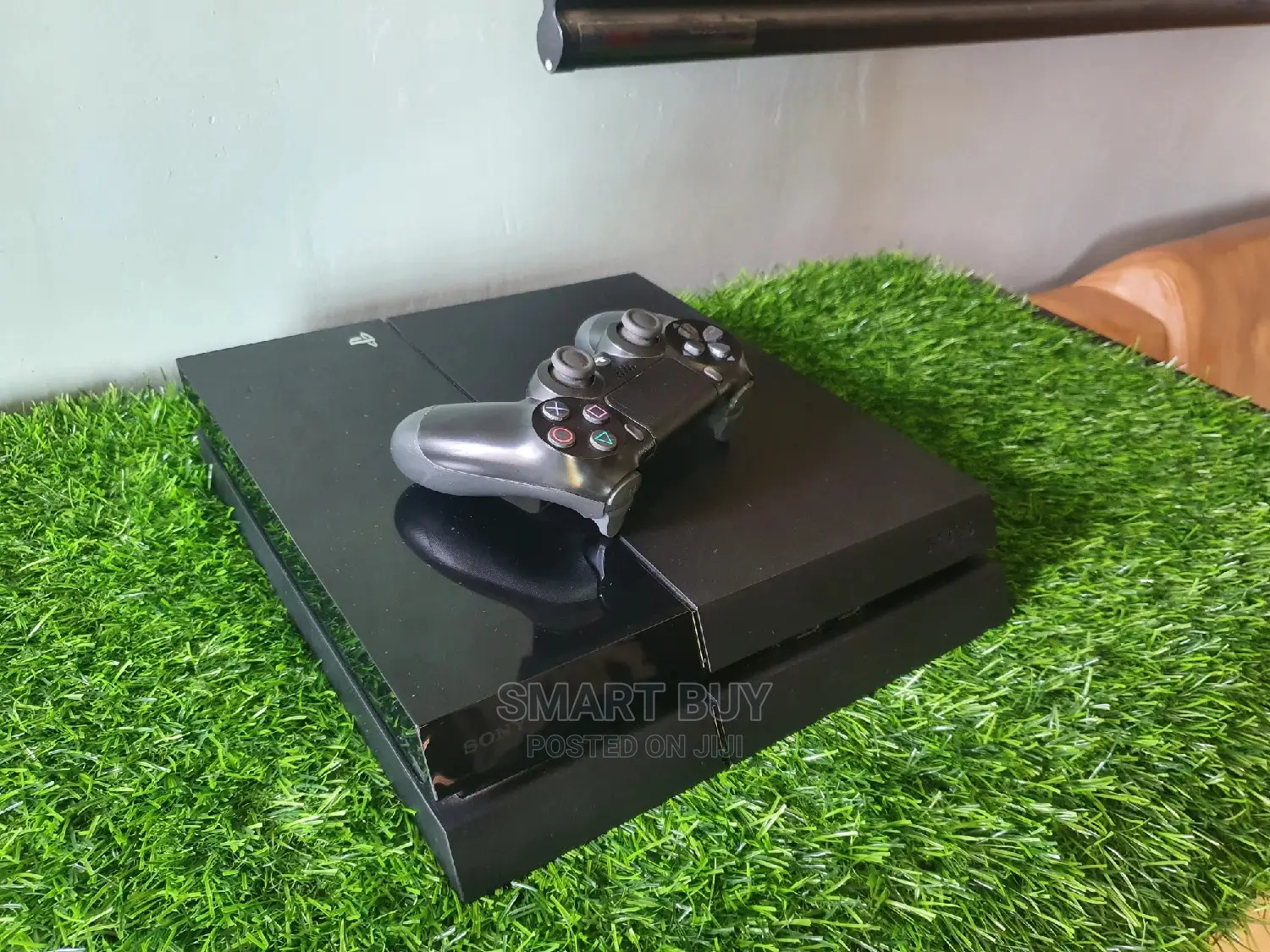 Uk Used Sony Playstation 4 With 1pad and Few Installed Games