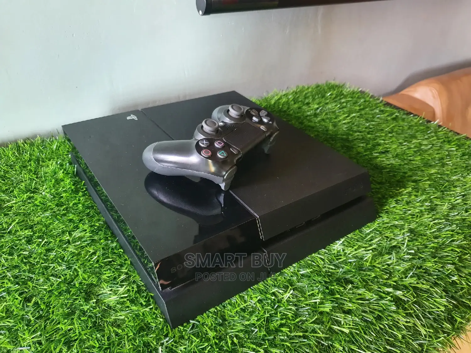 Uk Used Sony Playstation 4 With 1pad and Few Installed Games