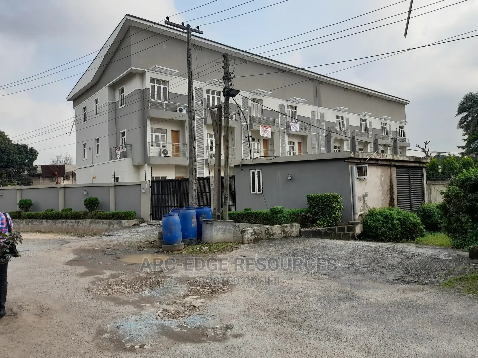 4bdrm Duplex in Mende for sale