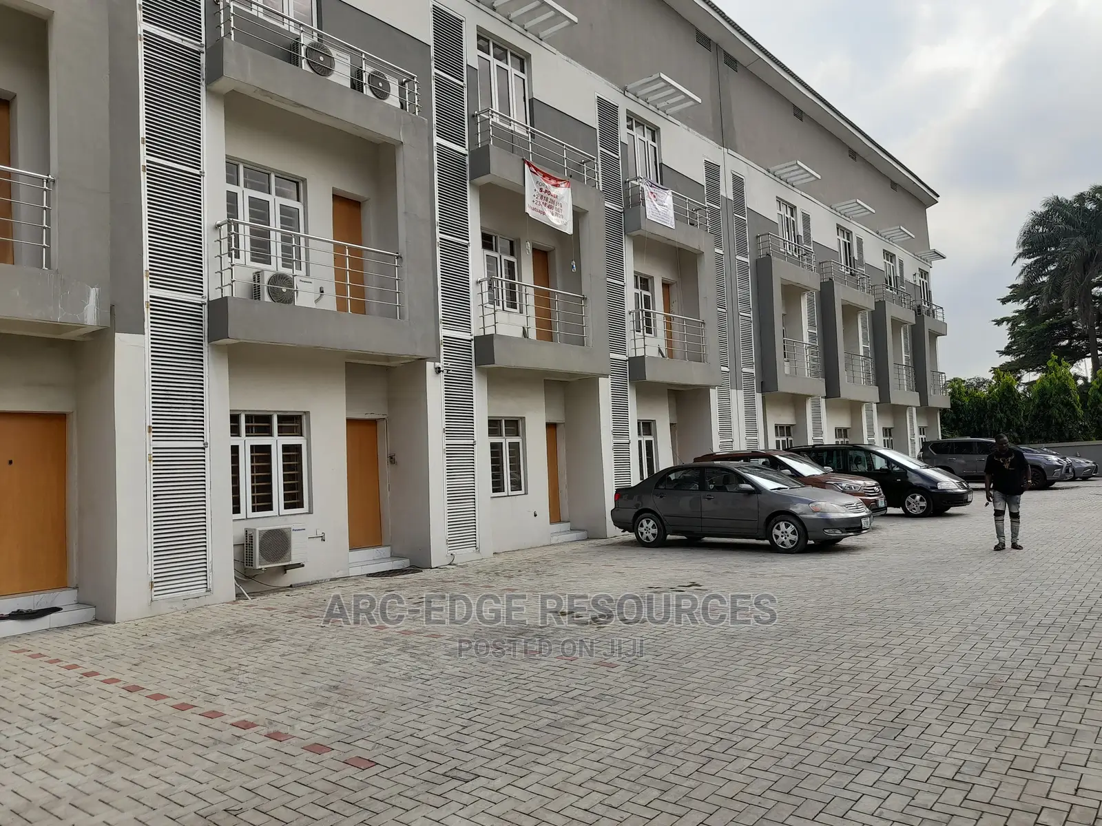 4bdrm Duplex in Mende for sale