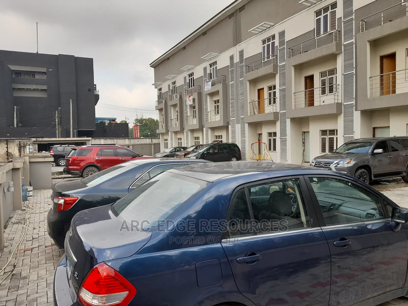 4bdrm Duplex in Mende for sale