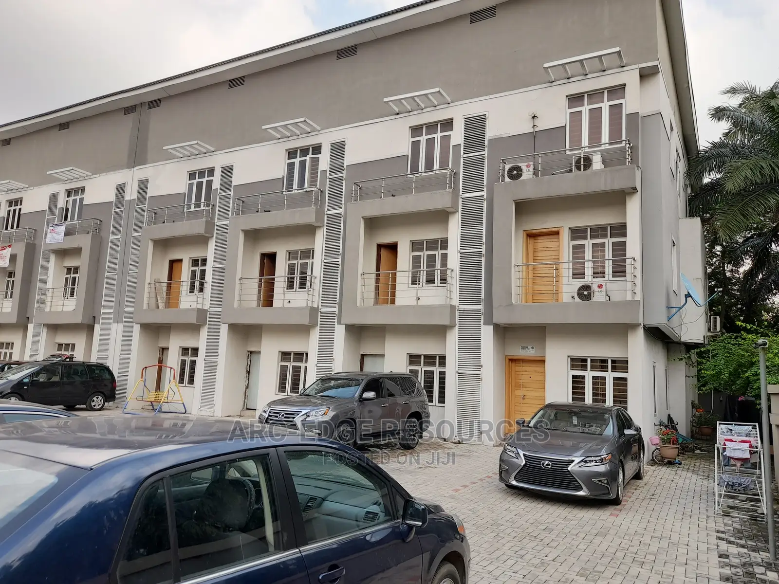 4bdrm Duplex in Mende for sale