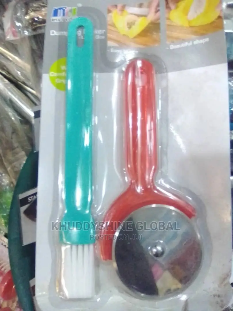 Pastry Brush And Stainless Steel Pizza Wheel Cutter