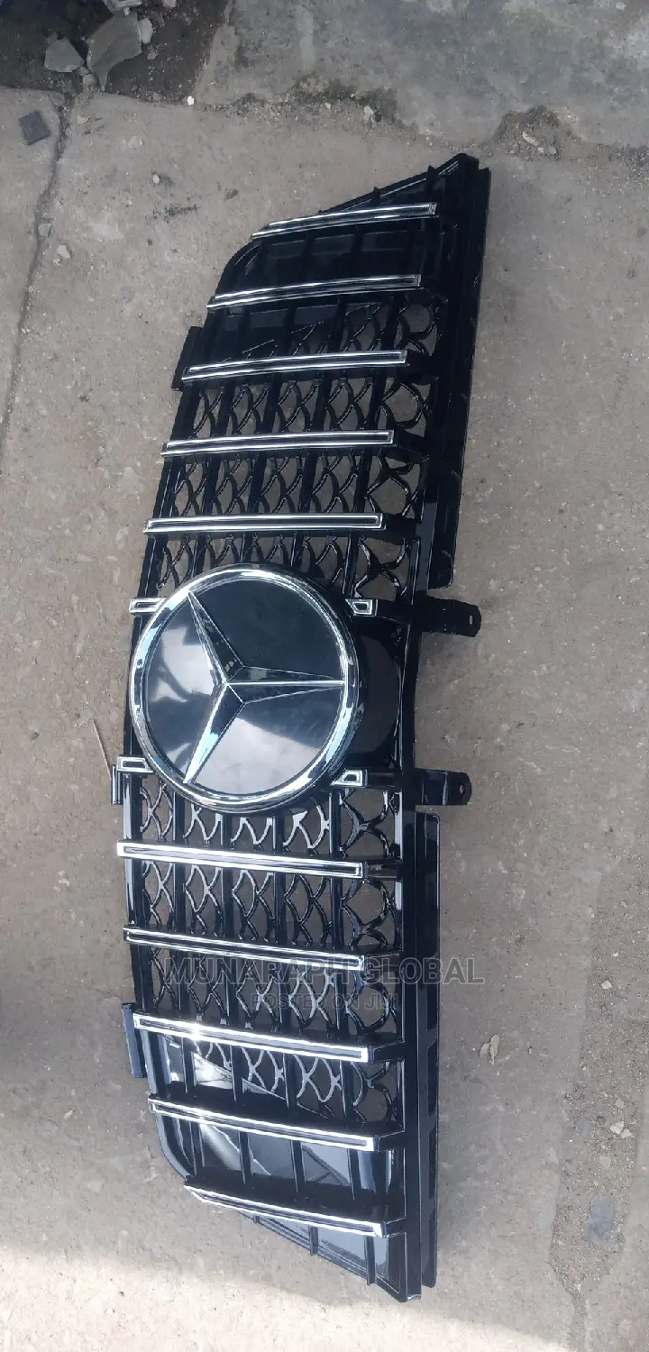 Mercedes Benz ML350 W164 Front Grille.