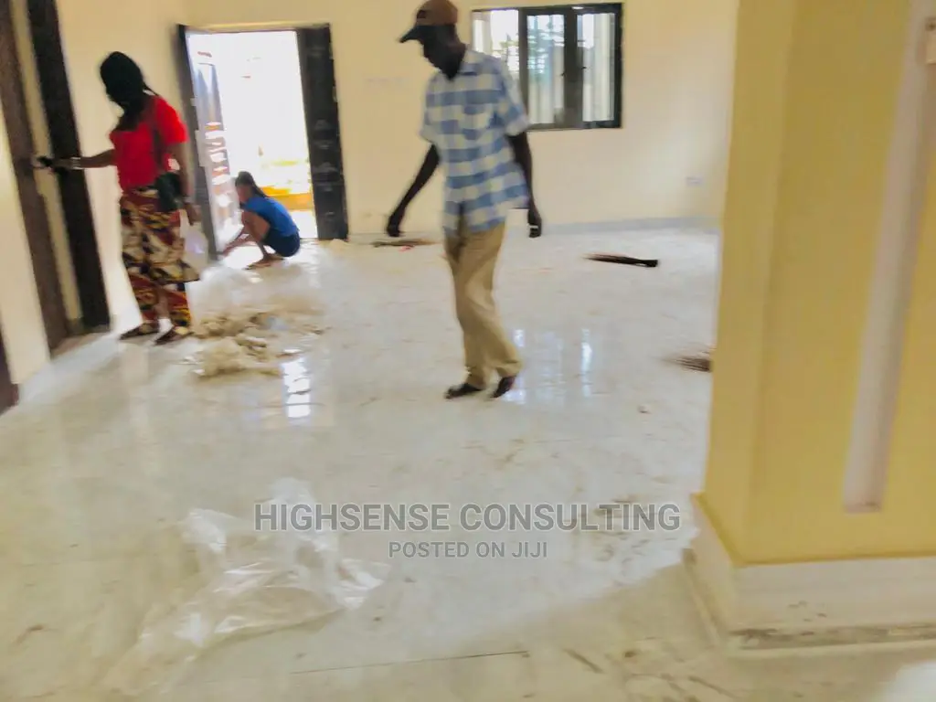 Best Cleaning Expert With Modern Cleaning Equipment