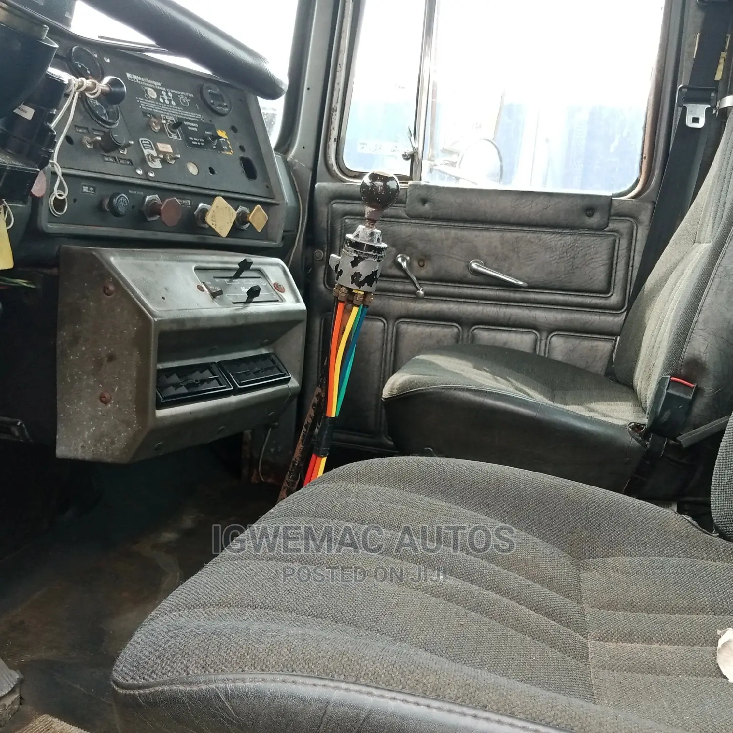 2004 Rd Mack Truck Head.