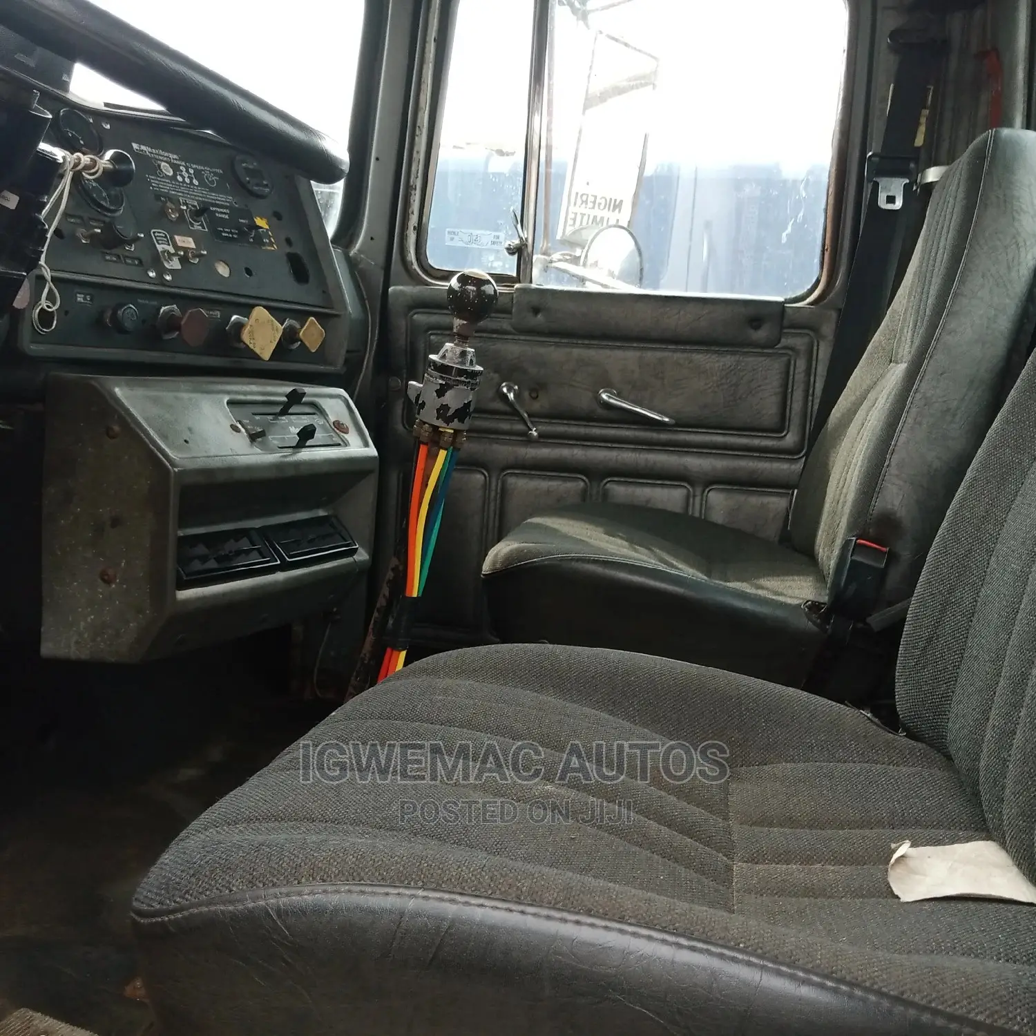 2004 Rd Mack Truck Head.