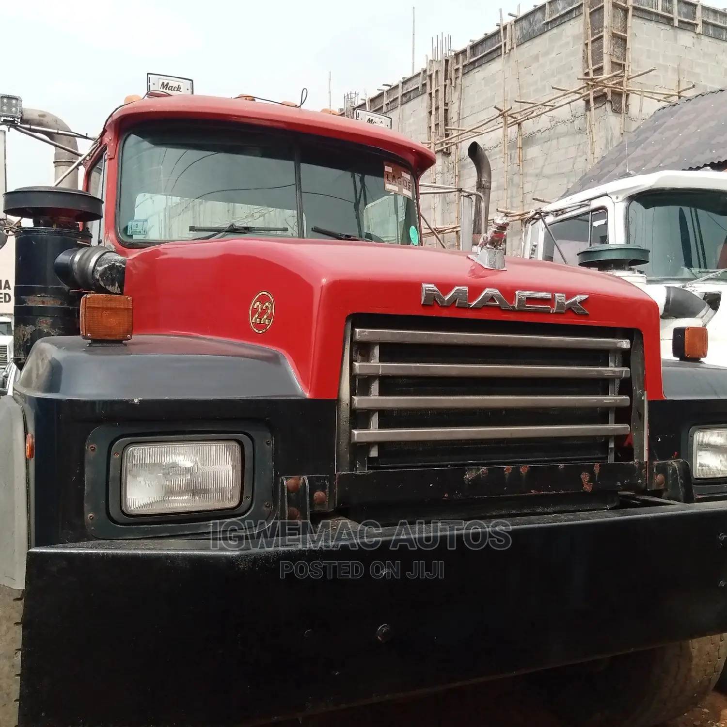 2004 Rd Mack Truck Head.