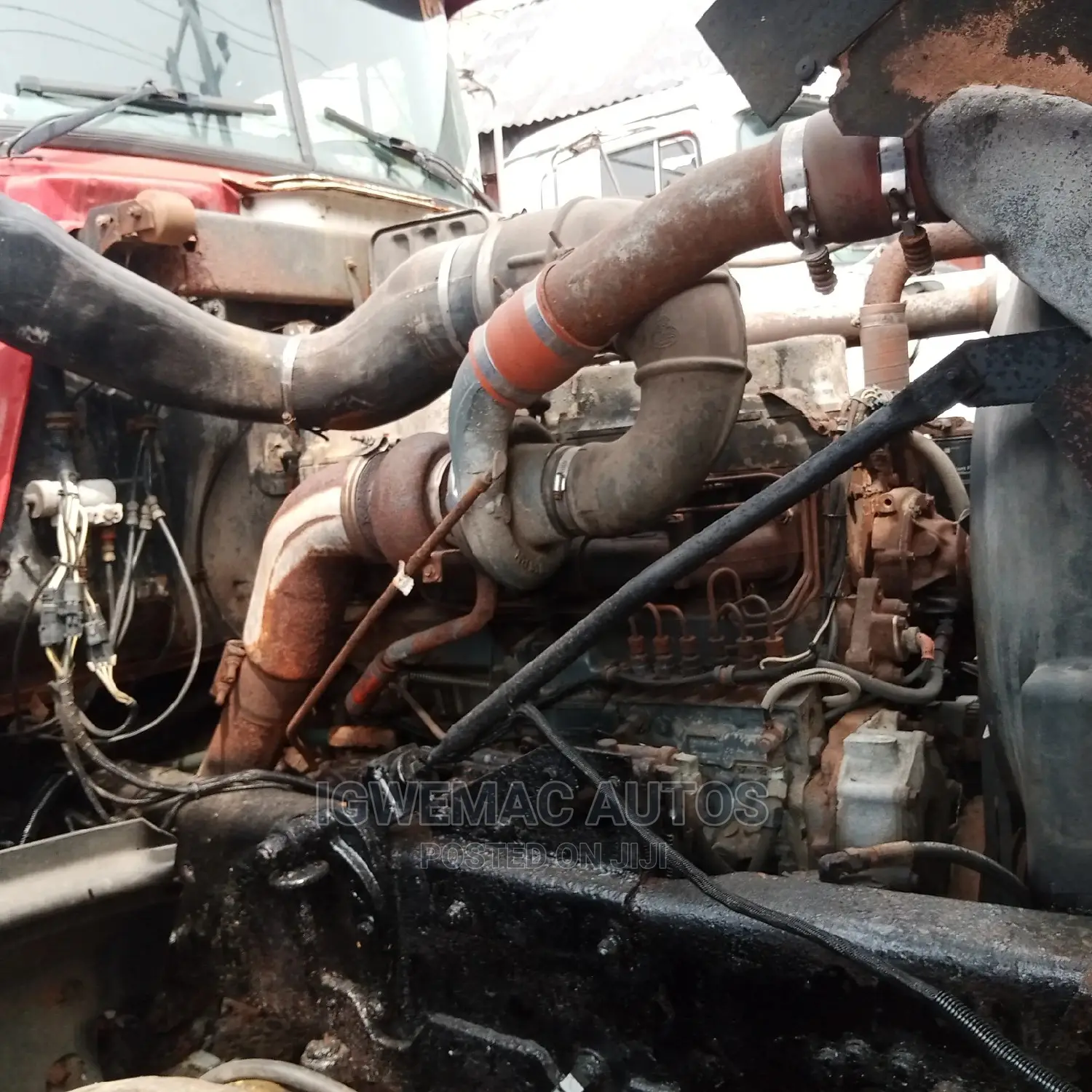 2004 Rd Mack Truck Head.
