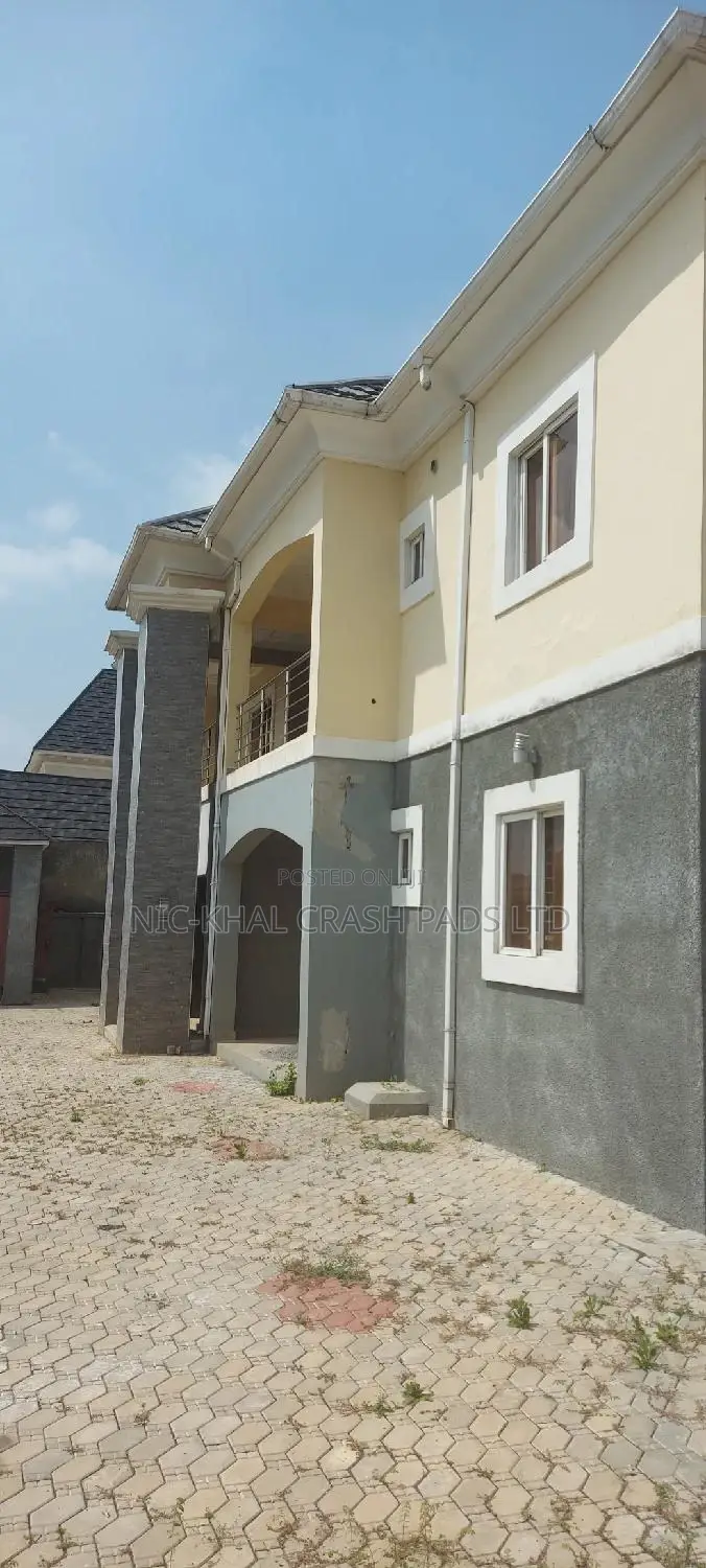 3bdrm Block of Flats in Off 69 Road, Gwarinpa for sale